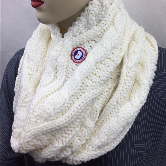 Canada Goose Chunky Knit Merino Infinity Scarf - Picture 2 of 8